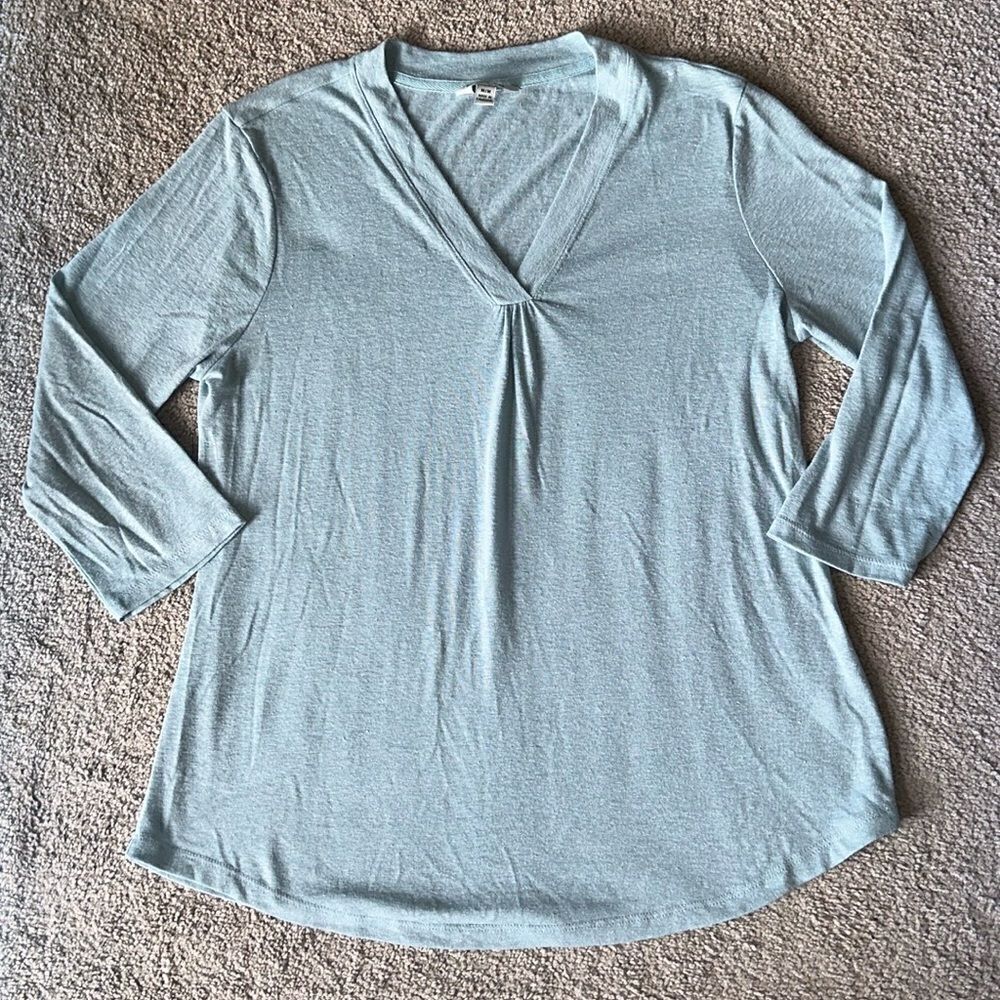 Orvis Ladies' 3/4 Sleeve Relaxed Fit V-Neck Linen Blend Top!